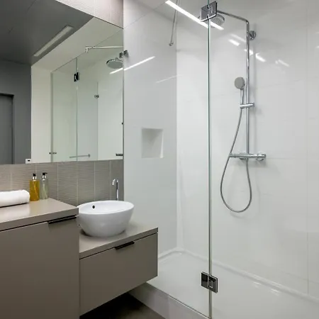 Rentplanet - Sky Tower Appartement