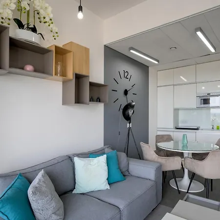 Rentplanet - Sky Tower Lägenhet *