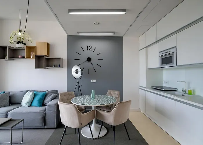 Apartment Rentplanet - Sky Tower Wroclaw