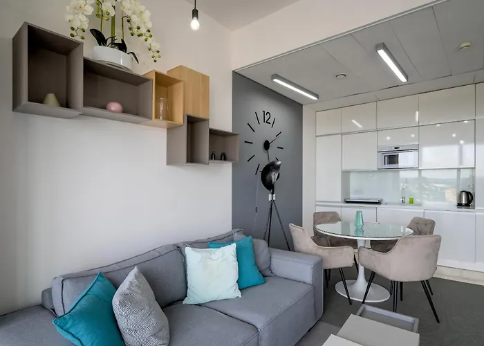 Rentplanet - Sky Tower Apartment *