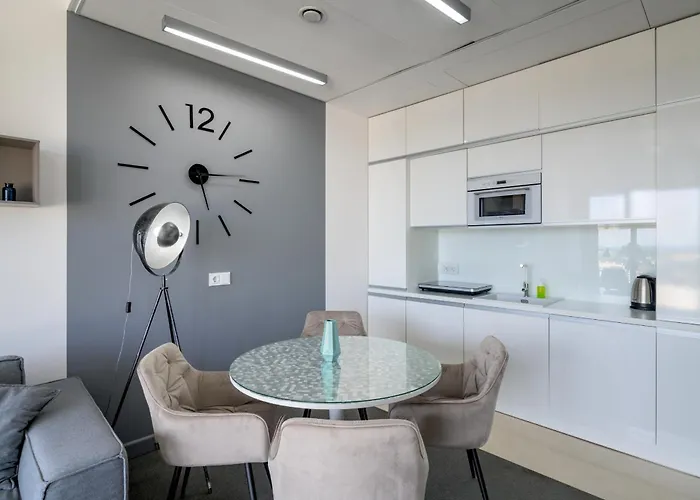 Apartment Rentplanet - Sky Tower Wroclaw